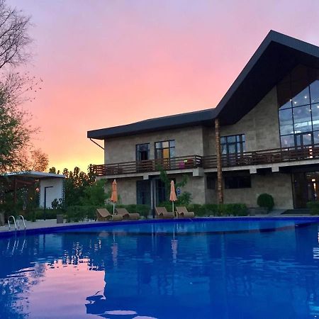 Hotel Alpen Park Shymkent Esterno foto