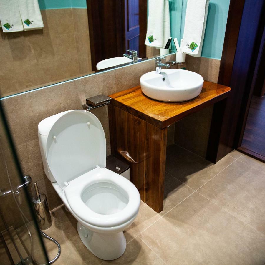 Hotel Alpen Park Shymkent Esterno foto