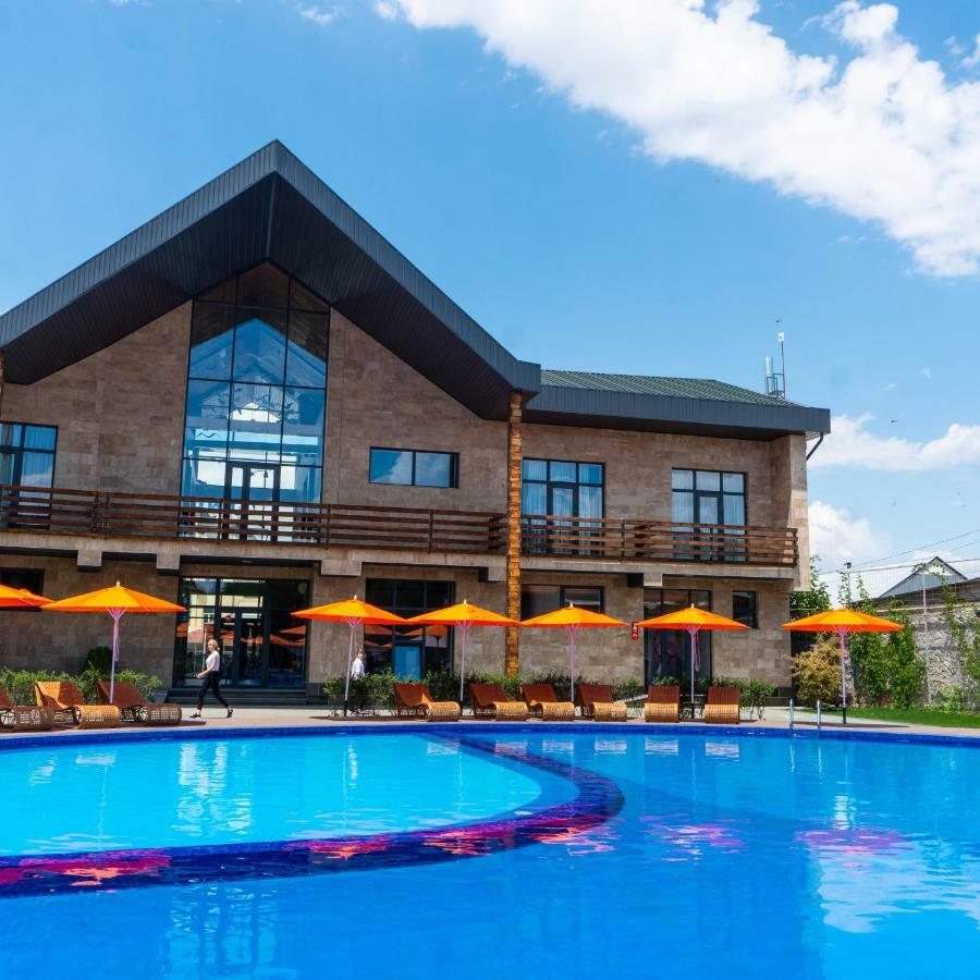 Hotel Alpen Park Shymkent Esterno foto