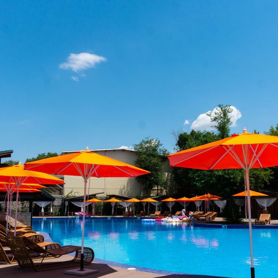 Hotel Alpen Park Shymkent Esterno foto