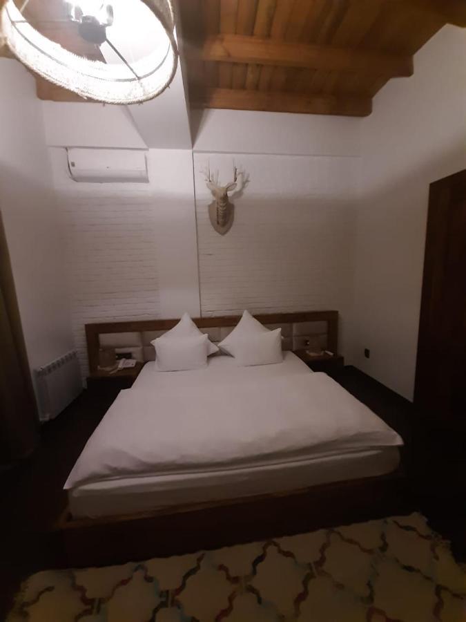 Hotel Alpen Park Shymkent Esterno foto